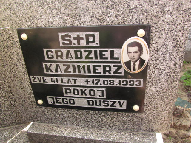 Stanisław Koziarski 2003 Koprzywnica - Grobonet - Wyszukiwarka osób pochowanych