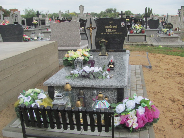 Grób Andrzej Mikus